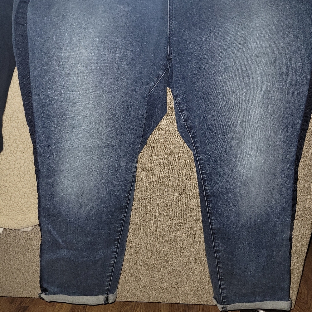 NWT Torrid Pull-On Blue Jeans